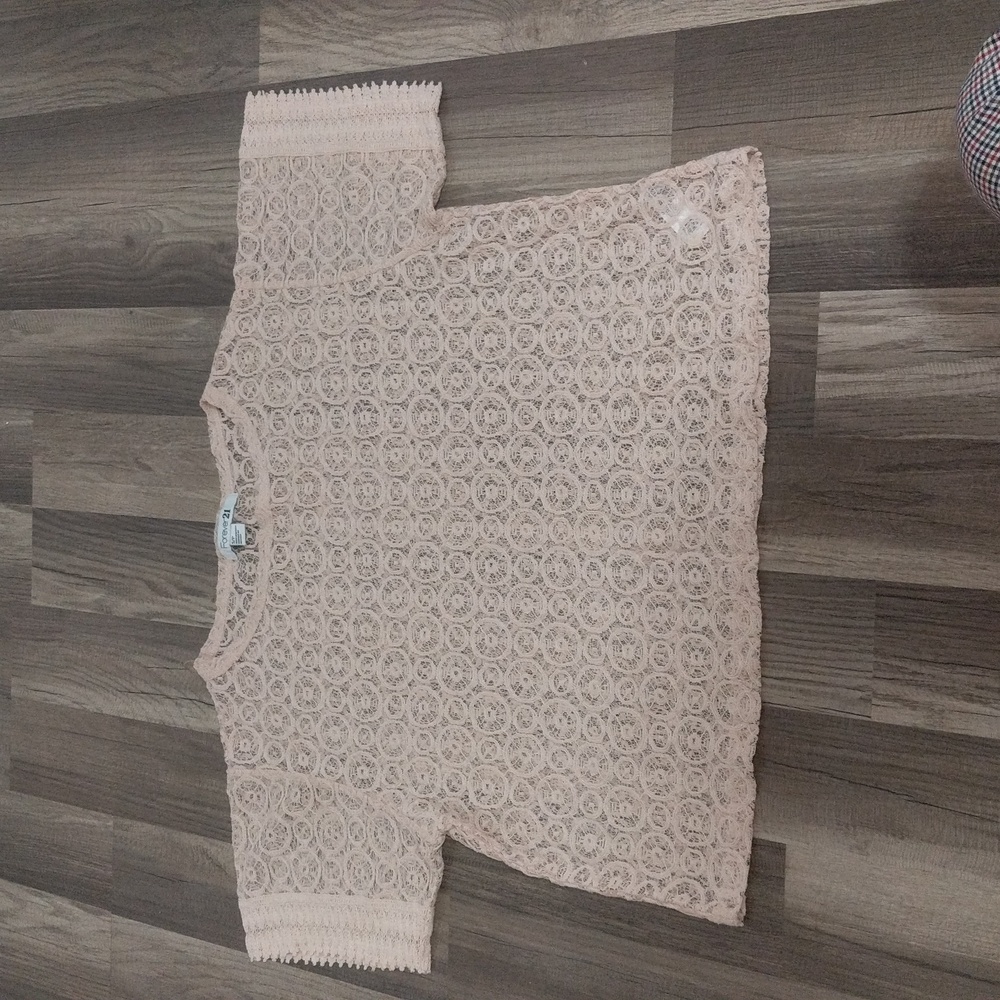 #21 Forever 21 Women's Short Sleeve Crop Top. Size: Small